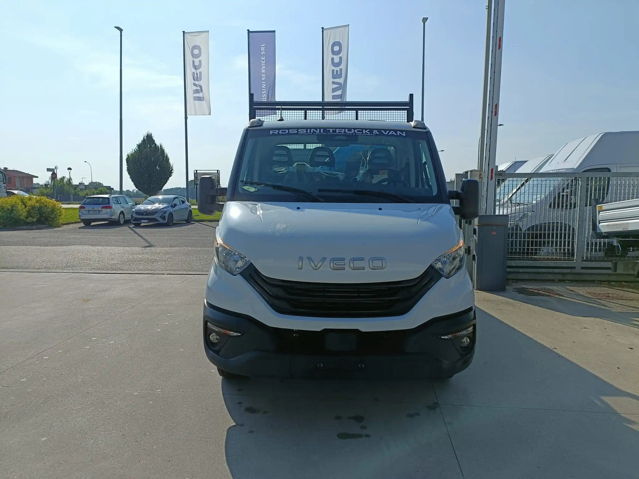 IVECO DAILY 60C18 RIBALTABILE CON GRU - Camión volquete: foto 1 IVECO DAILY 60C18 RIBALTABILE CON GRU - Camión volquete: foto 1