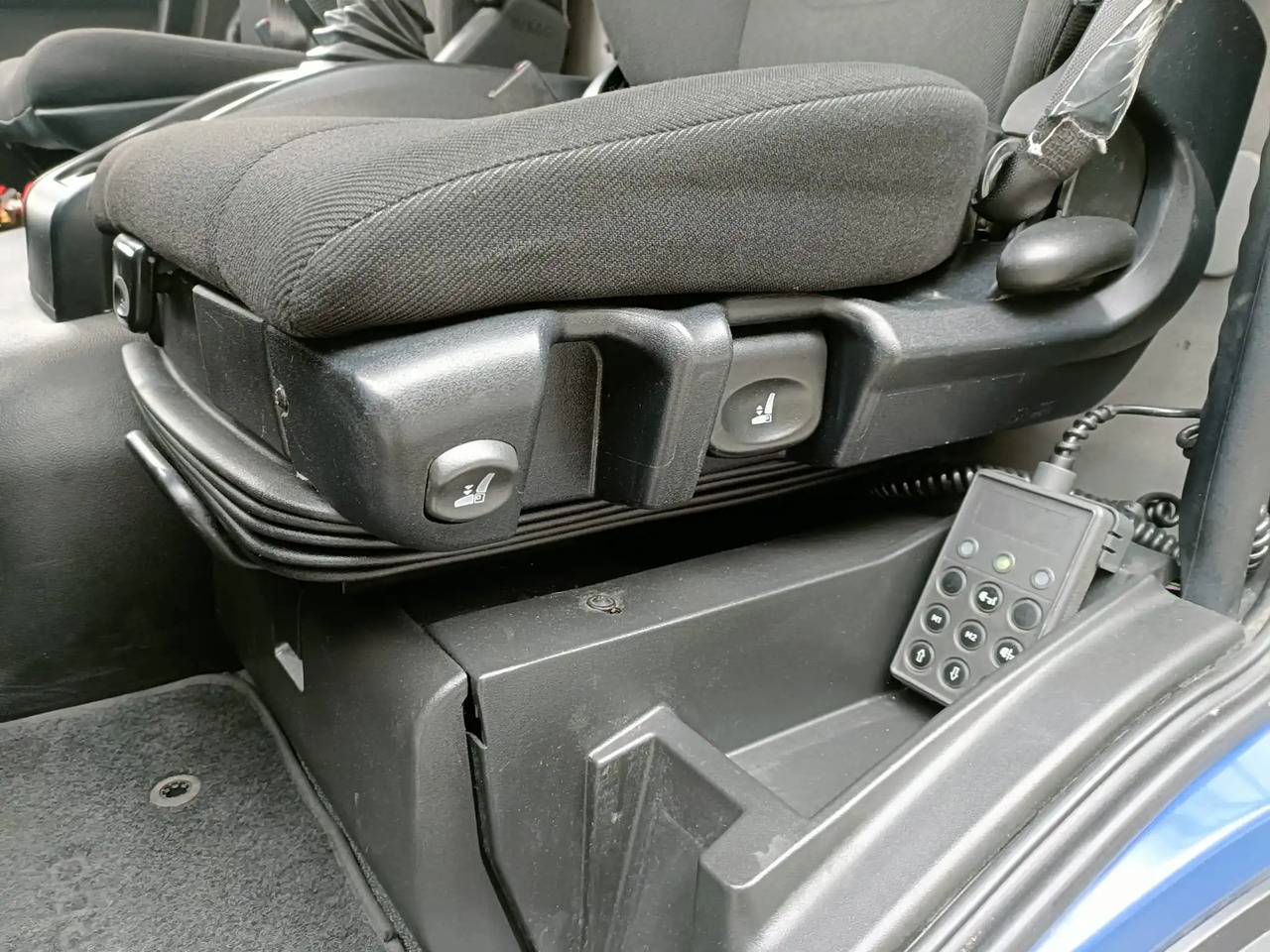 IVECO EUROCARGO 120E22P - Camión chasis: foto 4 IVECO EUROCARGO 120E22P - Camión chasis: foto 4