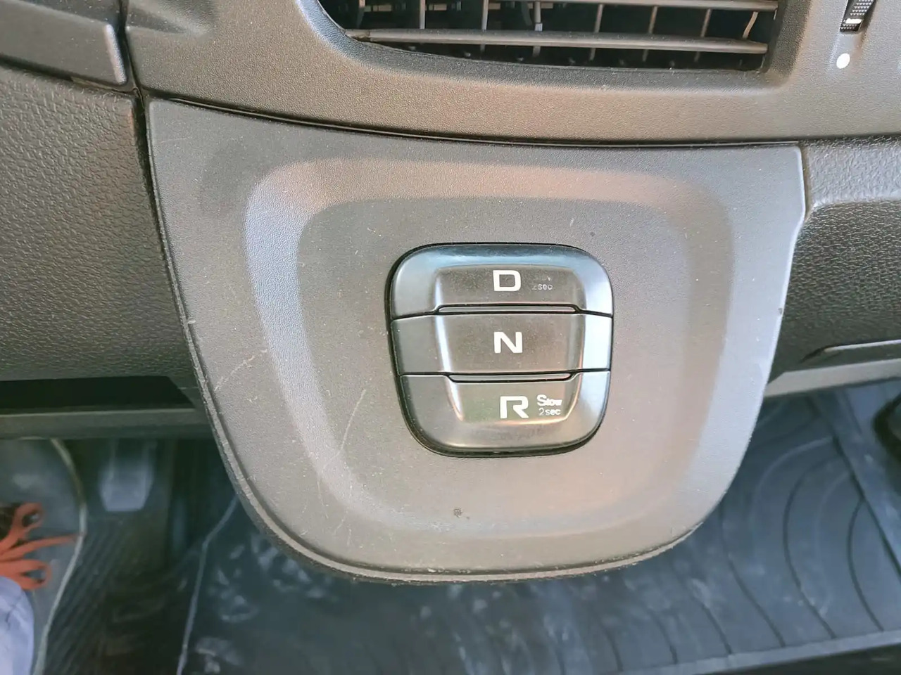 IVECO EUROCARGO 140E28P - Camión chasis: foto 4 IVECO EUROCARGO 140E28P - Camión chasis: foto 4