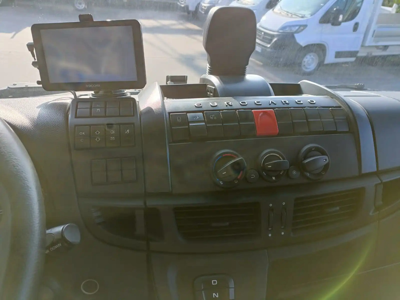 IVECO EUROCARGO 140E28P - Camión chasis: foto 3 IVECO EUROCARGO 140E28P - Camión chasis: foto 3