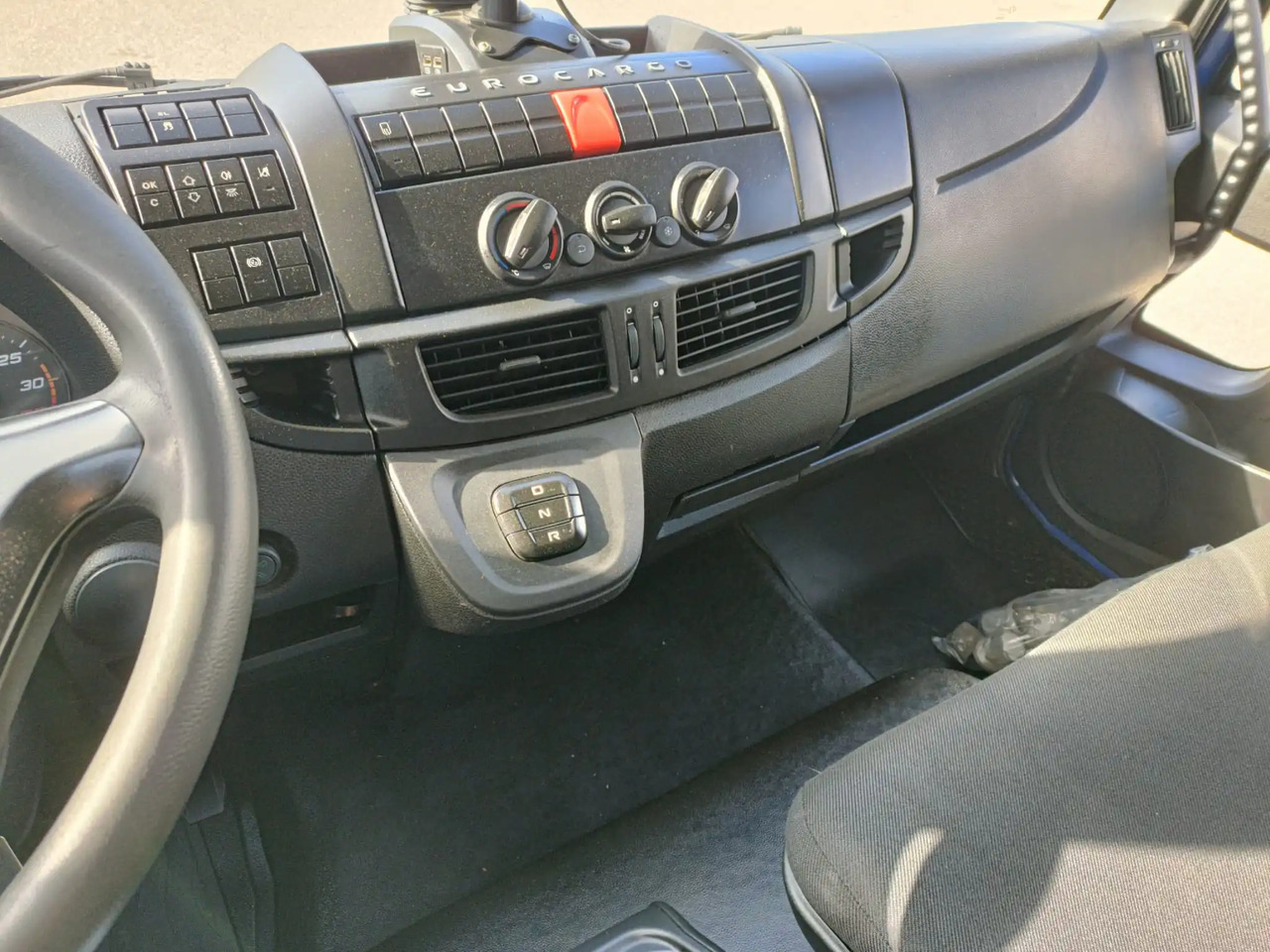 IVECO EUROCARGO 160E25P - Camión chasis: foto 2 IVECO EUROCARGO 160E25P - Camión chasis: foto 2