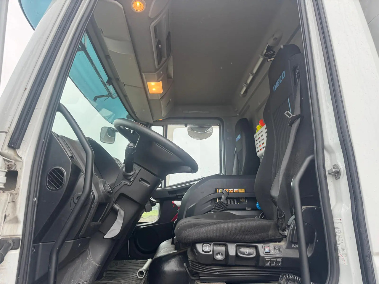 IVECO EUROCARGO 180E32P - Camión lona: foto 3 IVECO EUROCARGO 180E32P - Camión lona: foto 3