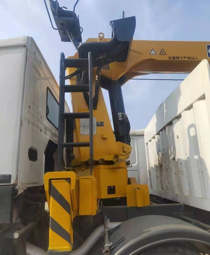 Howo 371 - Camión volquete, Camión grúa: foto 2 Howo 371 - Camión volquete, Camión grúa: foto 2