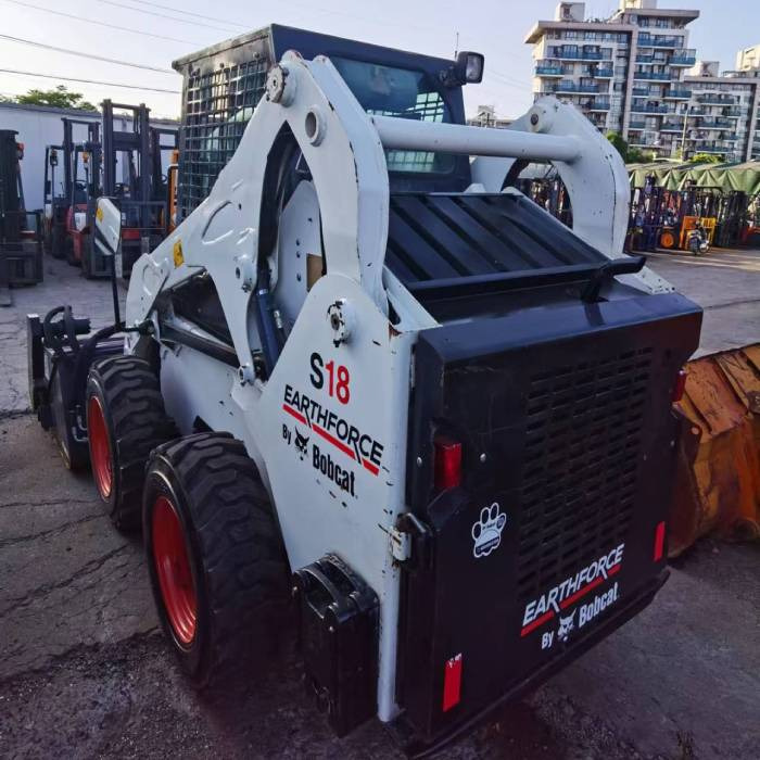 BOBCAT S18 - Minicargadora: foto 2 BOBCAT S18 - Minicargadora: foto 2