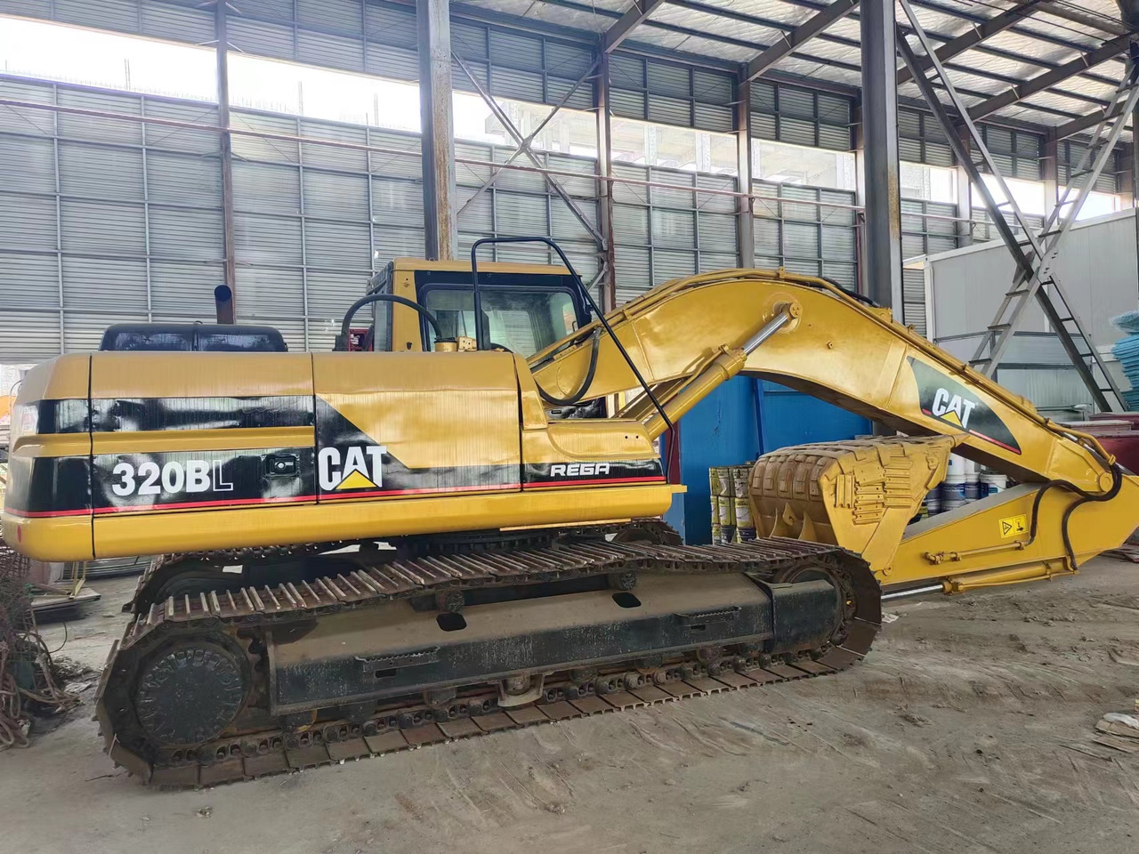 CATERPILLAR 320BL - Excavadora de cadenas: foto 3 CATERPILLAR 320BL - Excavadora de cadenas: foto 3