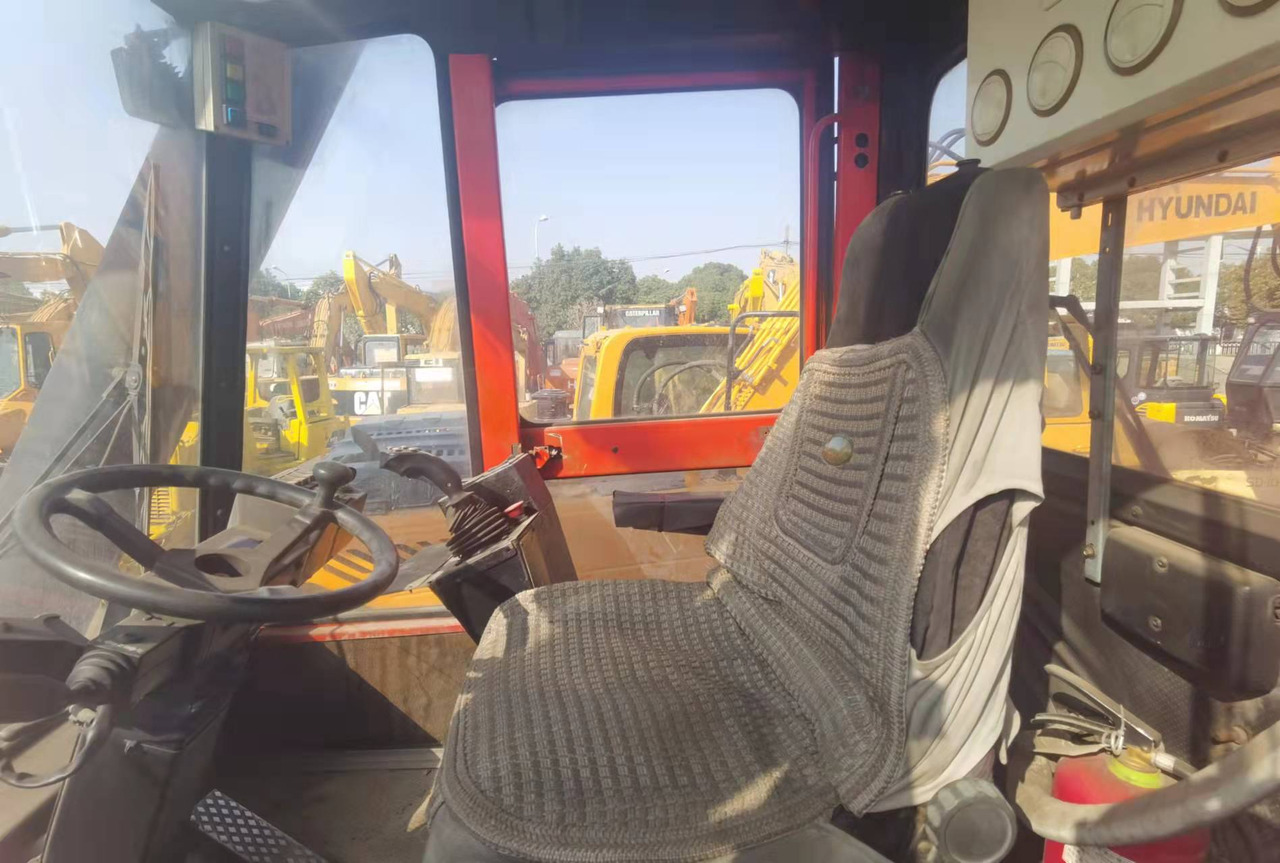 KALMAR DRF450 - Reach stacker: foto 3 KALMAR DRF450 - Reach stacker: foto 3