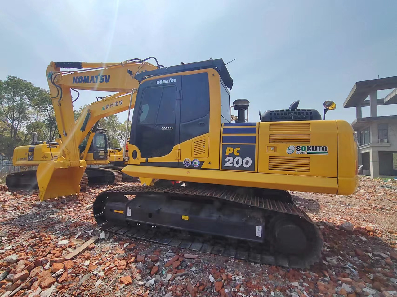 KOMATSU PC200-8N1 - Excavadora de cadenas: foto 1 KOMATSU PC200-8N1 - Excavadora de cadenas: foto 1