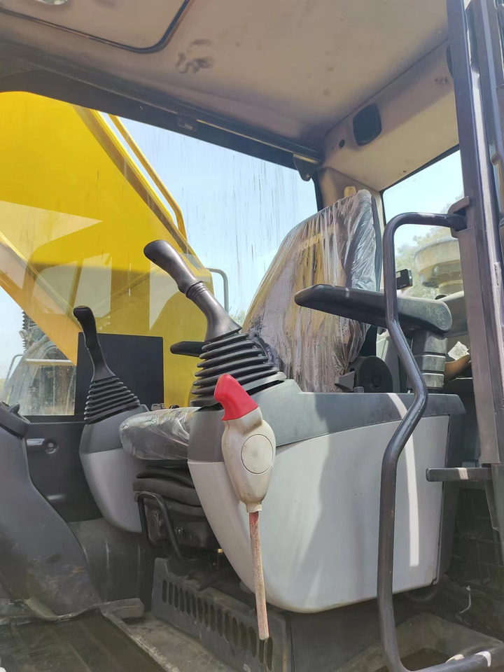 KOMATSU PC220-8 - Excavadora de cadenas: foto 3 KOMATSU PC220-8 - Excavadora de cadenas: foto 3