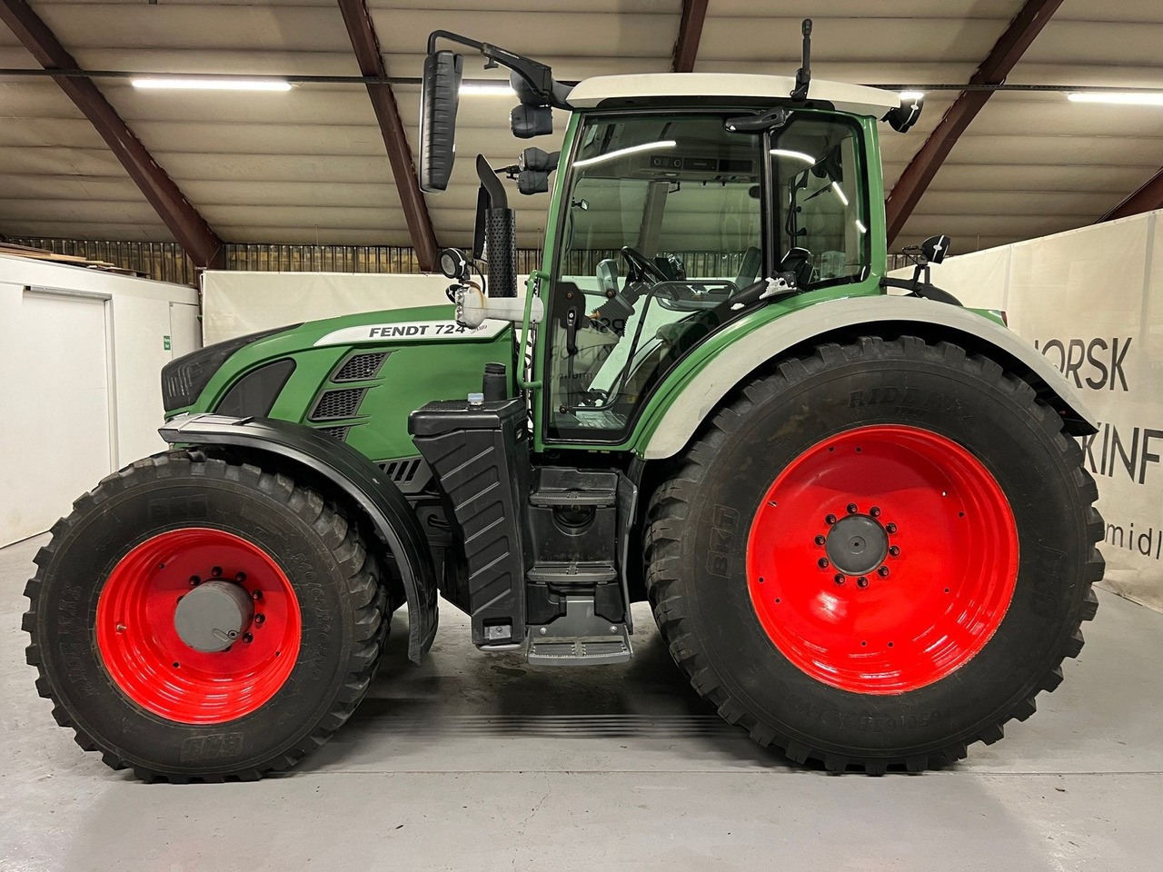 Fendt 724 Vario #TAR INNBYTTE# KAN LEVERES MED ANDRE DEKK# - Tractor: foto 1 Fendt 724 Vario #TAR INNBYTTE# KAN LEVERES MED ANDRE DEKK# - Tractor: foto 1