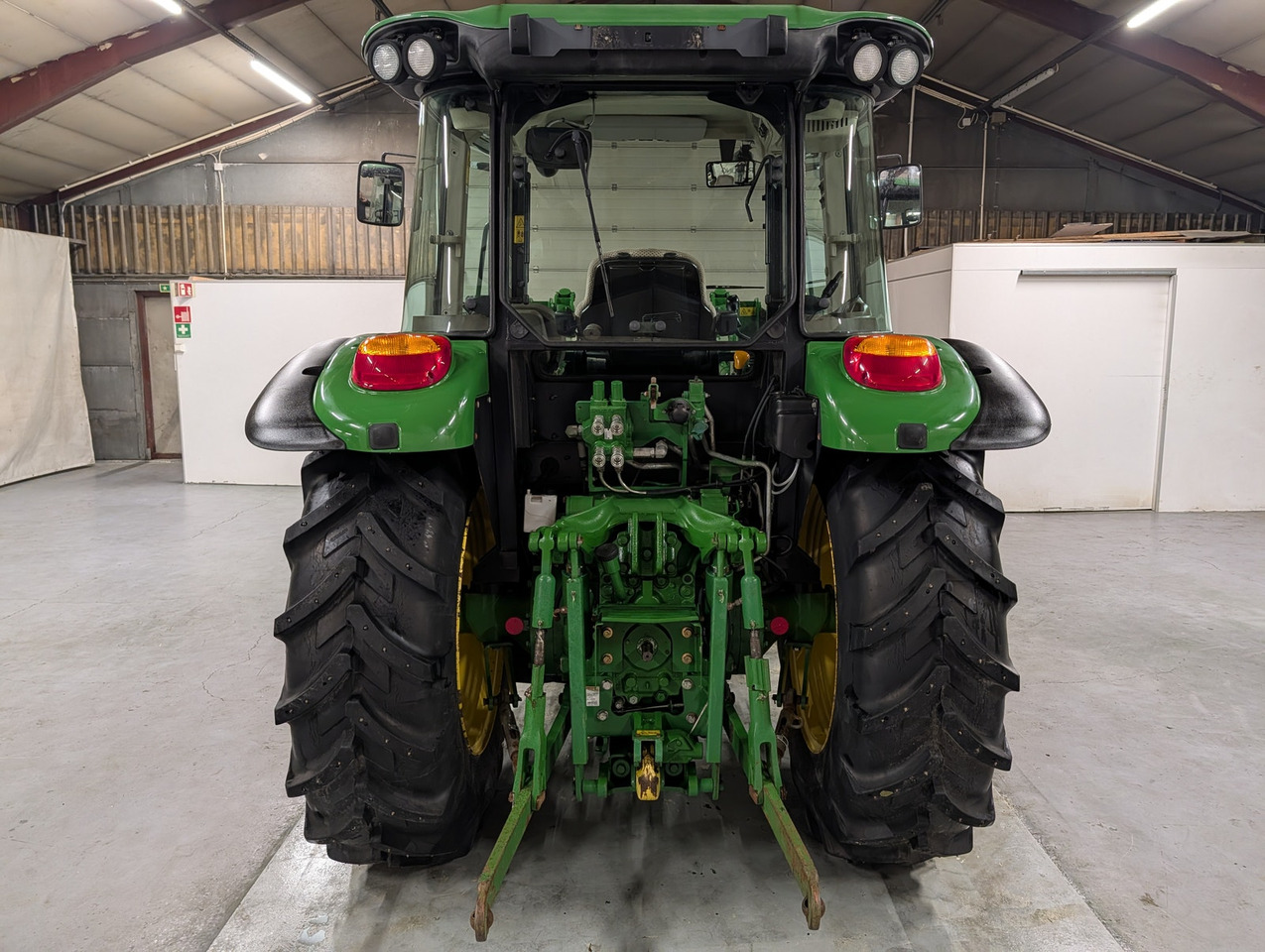 John Deere 5085M - Tractor: foto 4 John Deere 5085M - Tractor: foto 4