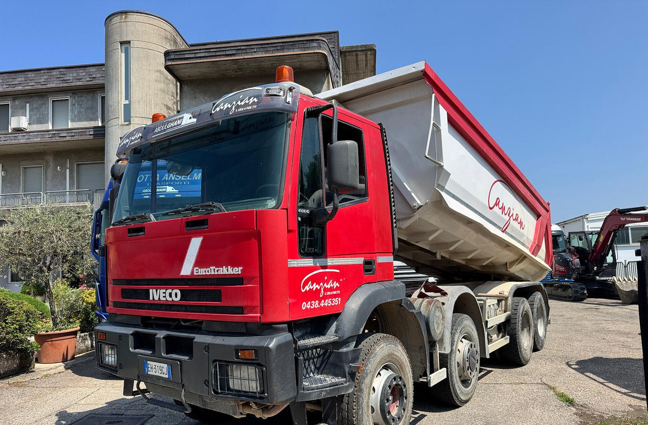 IVECO TRAKKER 420 - 8X4 - Camión volquete: foto 2 IVECO TRAKKER 420 - 8X4 - Camión volquete: foto 2