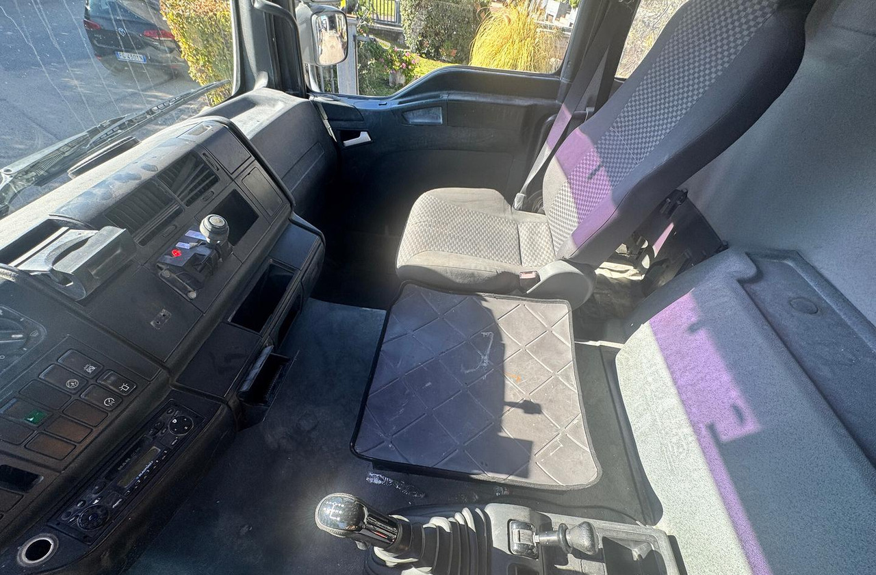 RIBALTABILE MAN TGA 41.480 (8X4) - Camión volquete: foto 5 RIBALTABILE MAN TGA 41.480 (8X4) - Camión volquete: foto 5