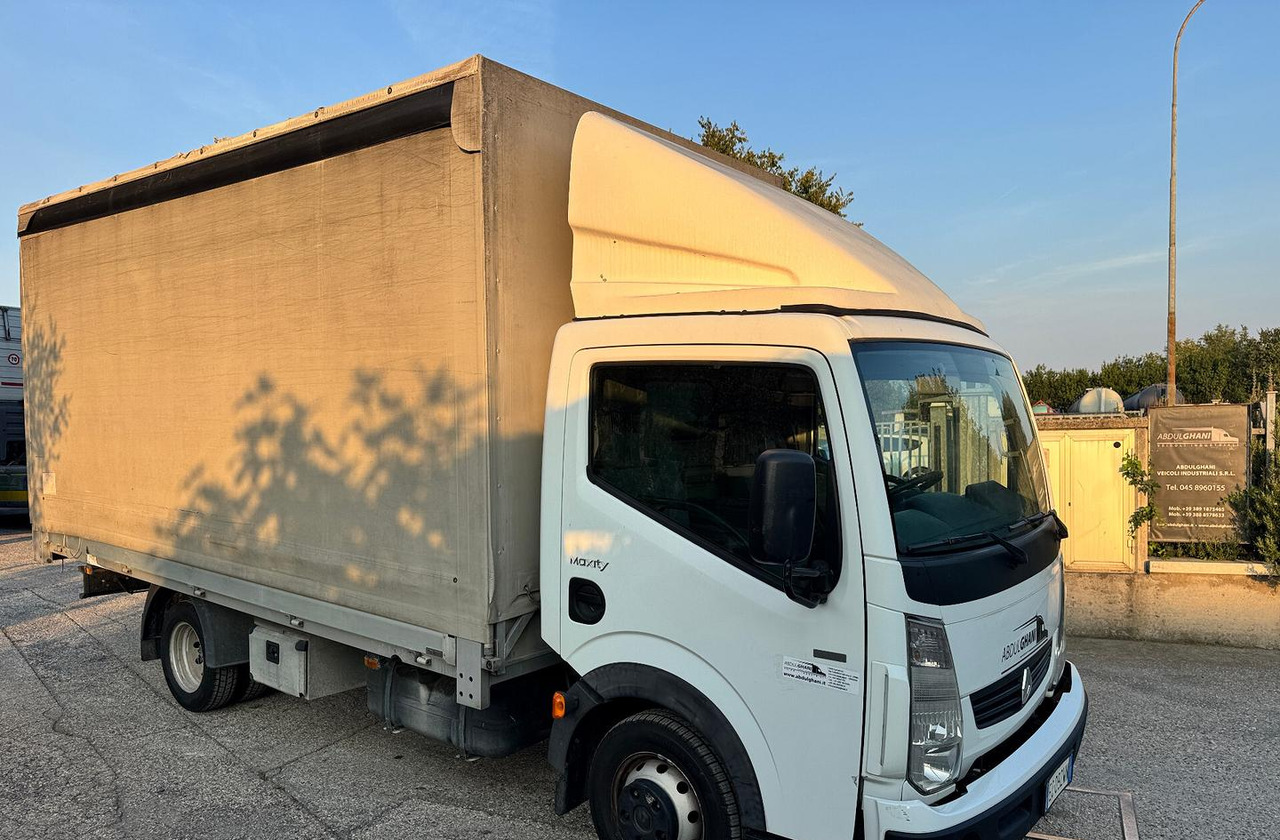 Renault Trucks Maxity 130.35 - 2011 - Camión lona: foto 3 Renault Trucks Maxity 130.35 - 2011 - Camión lona: foto 3