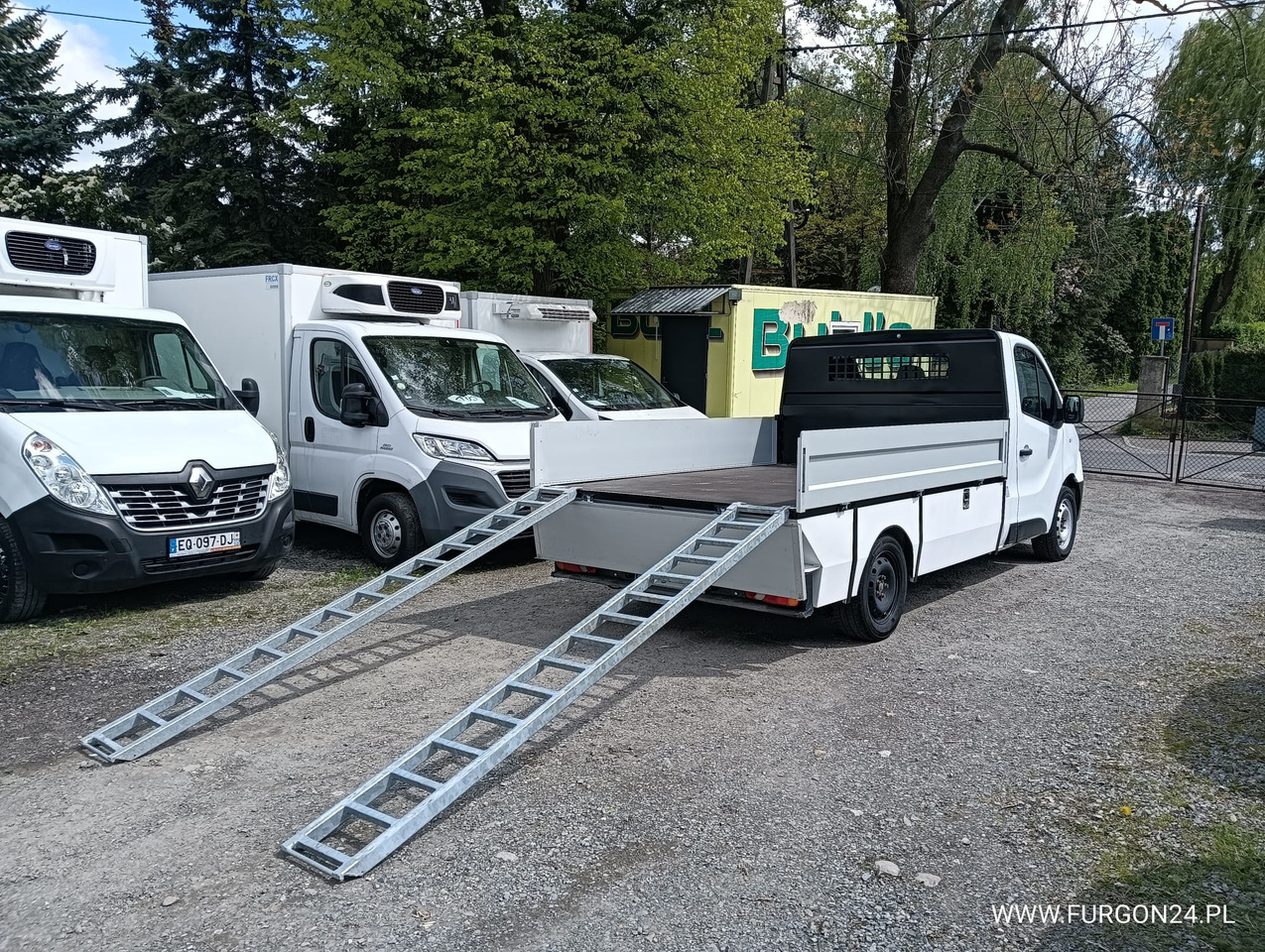 RENAULT TRAFIC SKRZYNIA PAKA Z NAJAZDAMI I PÓŁKAMI NR 689 - Furgoneta caja abierta: foto 4 RENAULT TRAFIC SKRZYNIA PAKA Z NAJAZDAMI I PÓŁKAMI NR 689 - Furgoneta caja abierta: foto 4