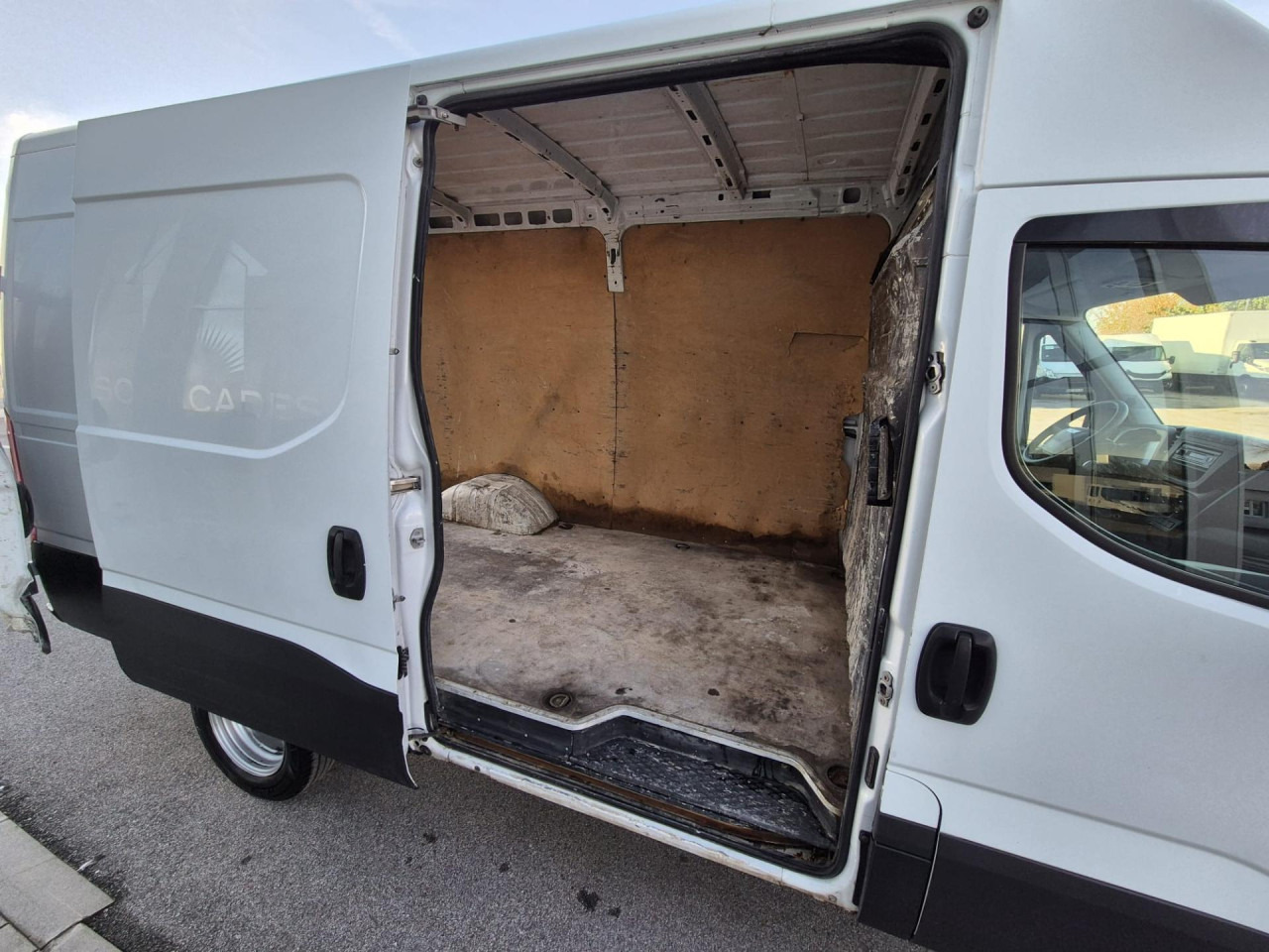 IVECO DAILY35C13V12m3 - Furgoneta de pasajeros: foto 4 IVECO DAILY35C13V12m3 - Furgoneta de pasajeros: foto 4