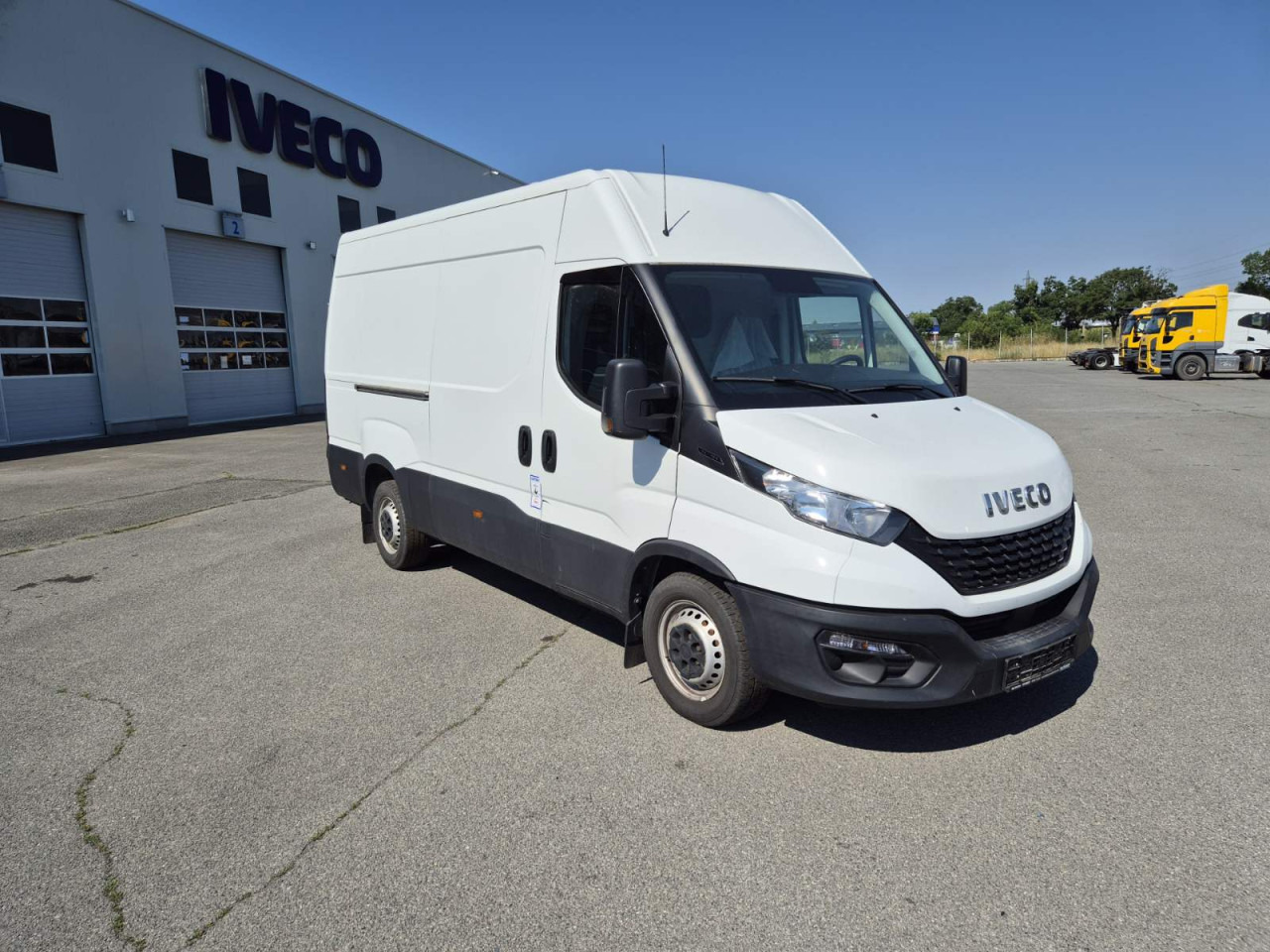 Furgón IVECO Daily 35S16V: foto 1