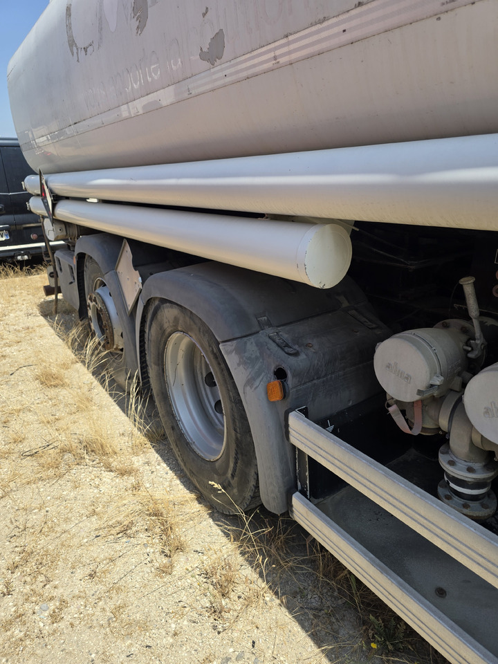 MAN TGA 26-320 - Camión cisterna: foto 4 MAN TGA 26-320 - Camión cisterna: foto 4