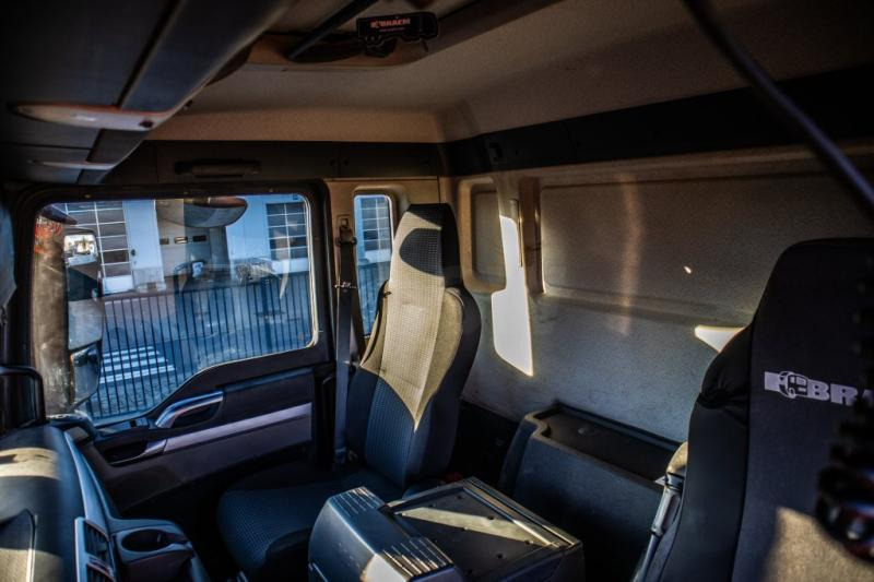 Foto del interior 2: Camión volquete MAN TGS 41.400 BB+E5 - 8X4 Foto del interior 2: Camión volquete MAN TGS 41.400 BB+E5 - 8X4