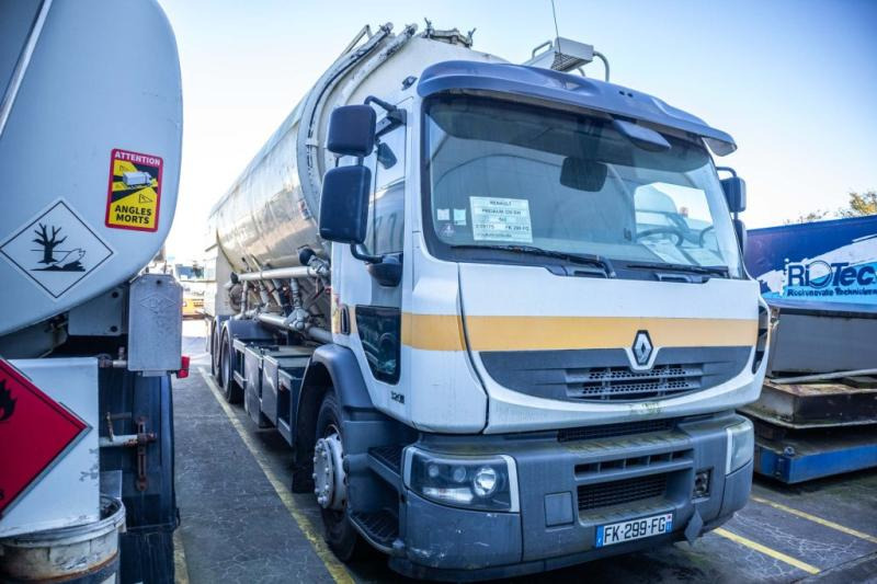 Renault PREMIUM 320 DXI+CITERNE ALIMENTAIRE ( engine problem) - Camión cisterna: foto 2 Renault PREMIUM 320 DXI+CITERNE ALIMENTAIRE ( engine problem) - Camión cisterna: foto 2