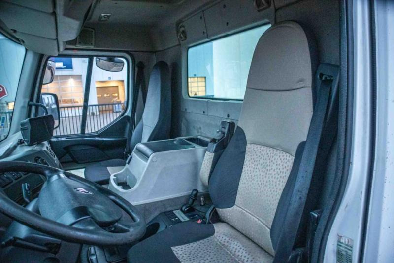 Camión caja cerrada Renault PREMIUM 380 DXI-6x2: foto 5 Camión caja cerrada Renault PREMIUM 380 DXI-6x2: foto 5