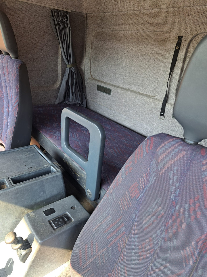 MERCEDES-BENZ 1823 - Camión portavehículos: foto 5 MERCEDES-BENZ 1823 - Camión portavehículos: foto 5
