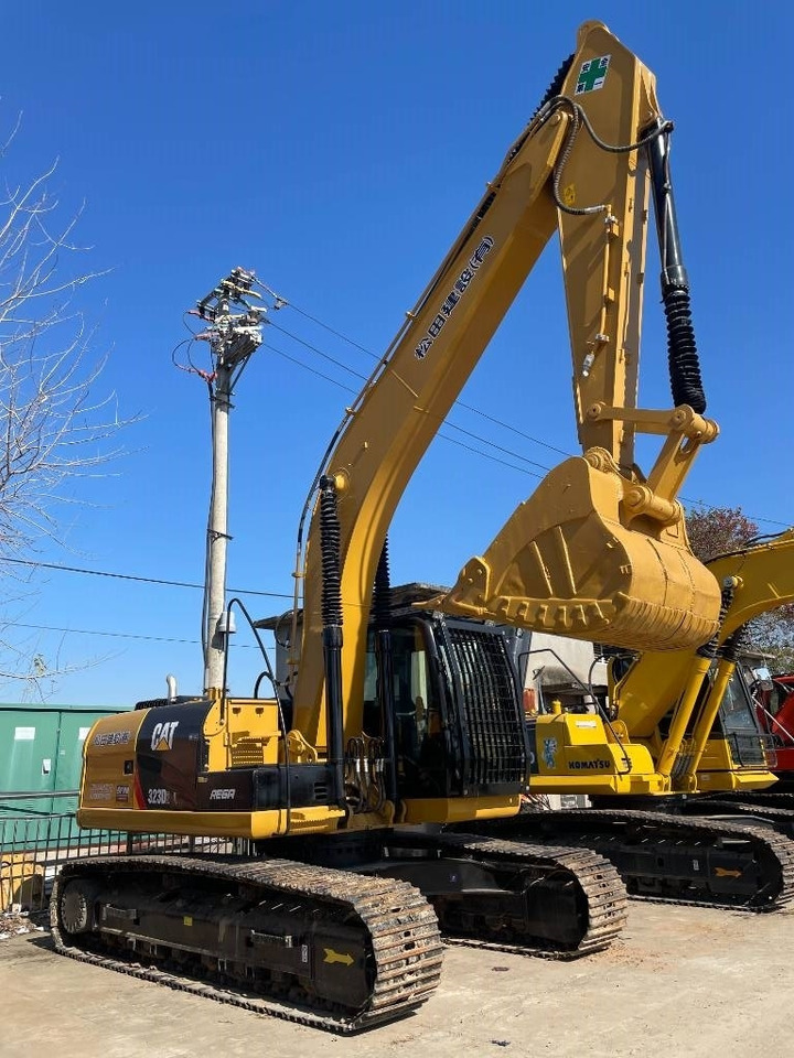 CAT 323D2 - Excavadora de cadenas: foto 2 CAT 323D2 - Excavadora de cadenas: foto 2