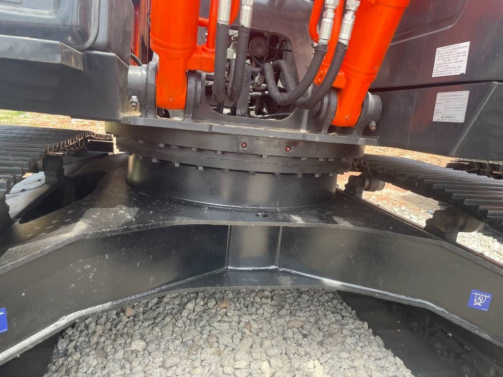 Excavadora de cadenas Hitachi ZX 200: foto 8