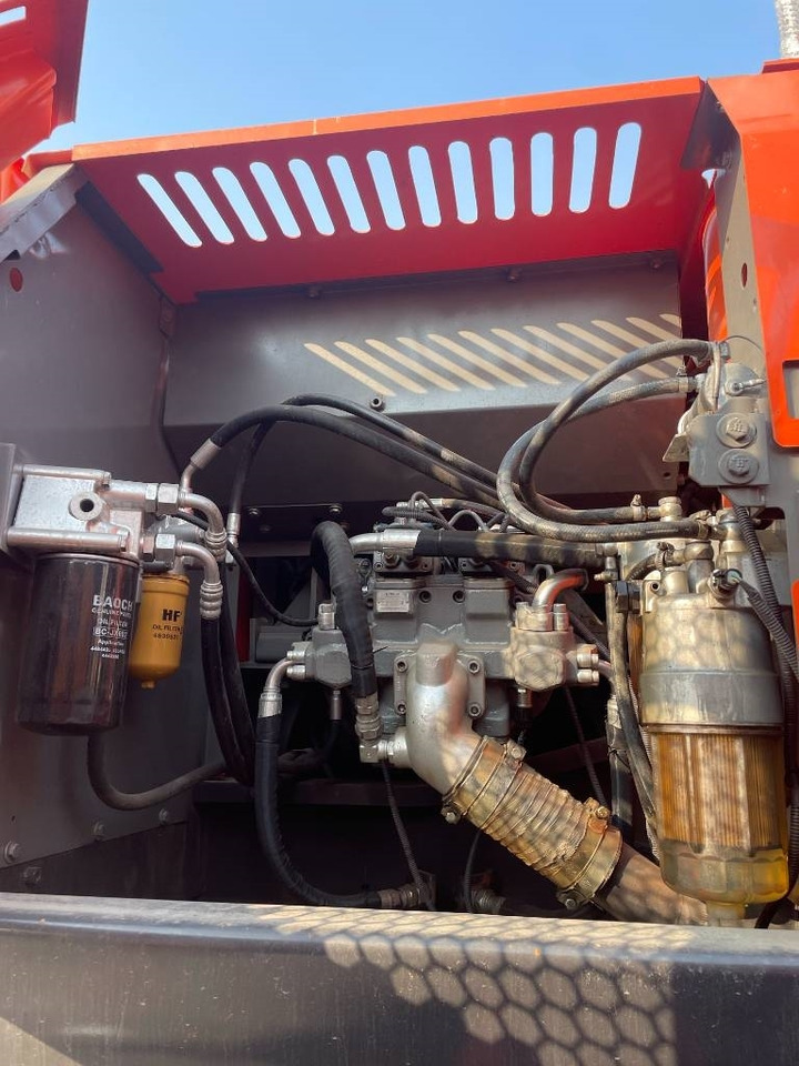 Hitachi ZX 210 - Excavadora de cadenas: foto 4 Hitachi ZX 210 - Excavadora de cadenas: foto 4