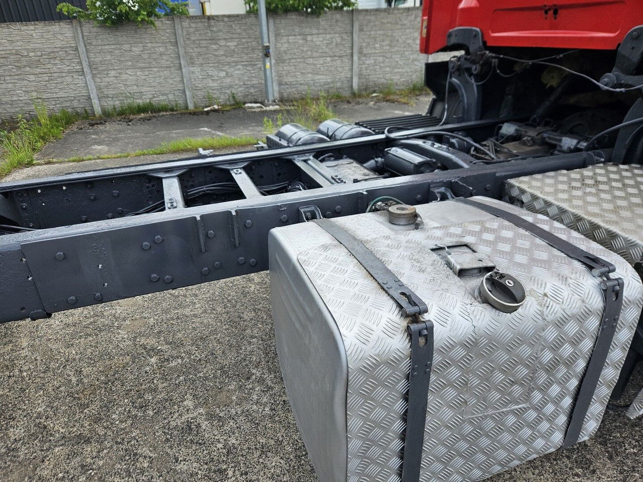 Scania 144 530 6X4 Manual Pump AND Injectros - Full Sprin G - Camión chasis: foto 3 Scania 144 530 6X4 Manual Pump AND Injectros - Full Sprin G - Camión chasis: foto 3