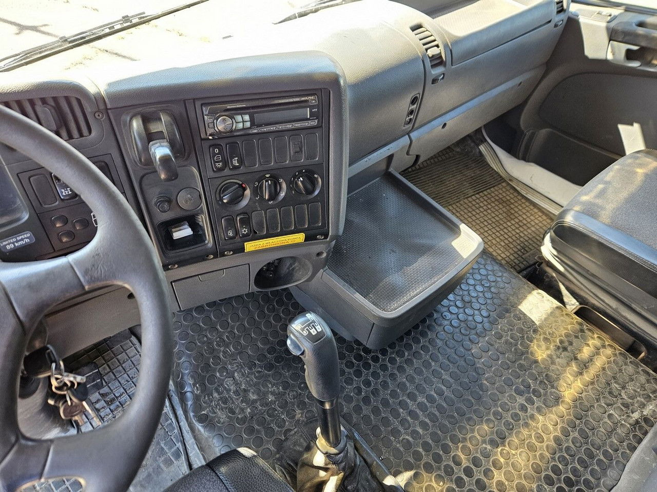 Arrendamiento de Scania R420 8x4 - Tipper - full spring - 2007 year Scania R420 8x4 - Tipper - full spring - 2007 year: foto 21 Arrendamiento de Scania R420 8x4 - Tipper - full spring - 2007 year Scania R420 8x4 - Tipper - full spring - 2007 year: foto 21