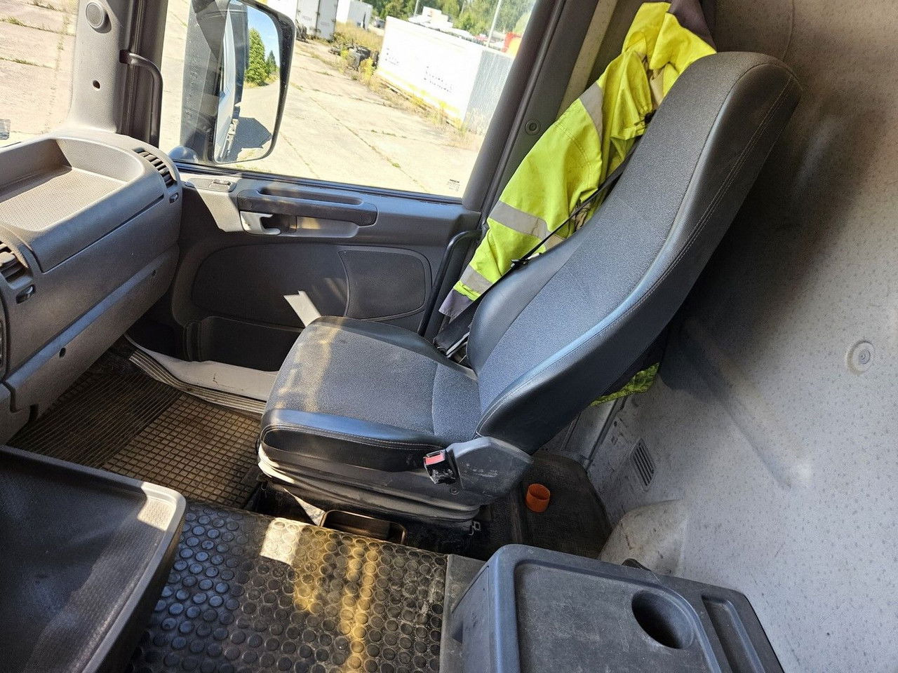 Arrendamiento de Scania R420 8x4 - Tipper - full spring - 2007 year Scania R420 8x4 - Tipper - full spring - 2007 year: foto 22 Arrendamiento de Scania R420 8x4 - Tipper - full spring - 2007 year Scania R420 8x4 - Tipper - full spring - 2007 year: foto 22