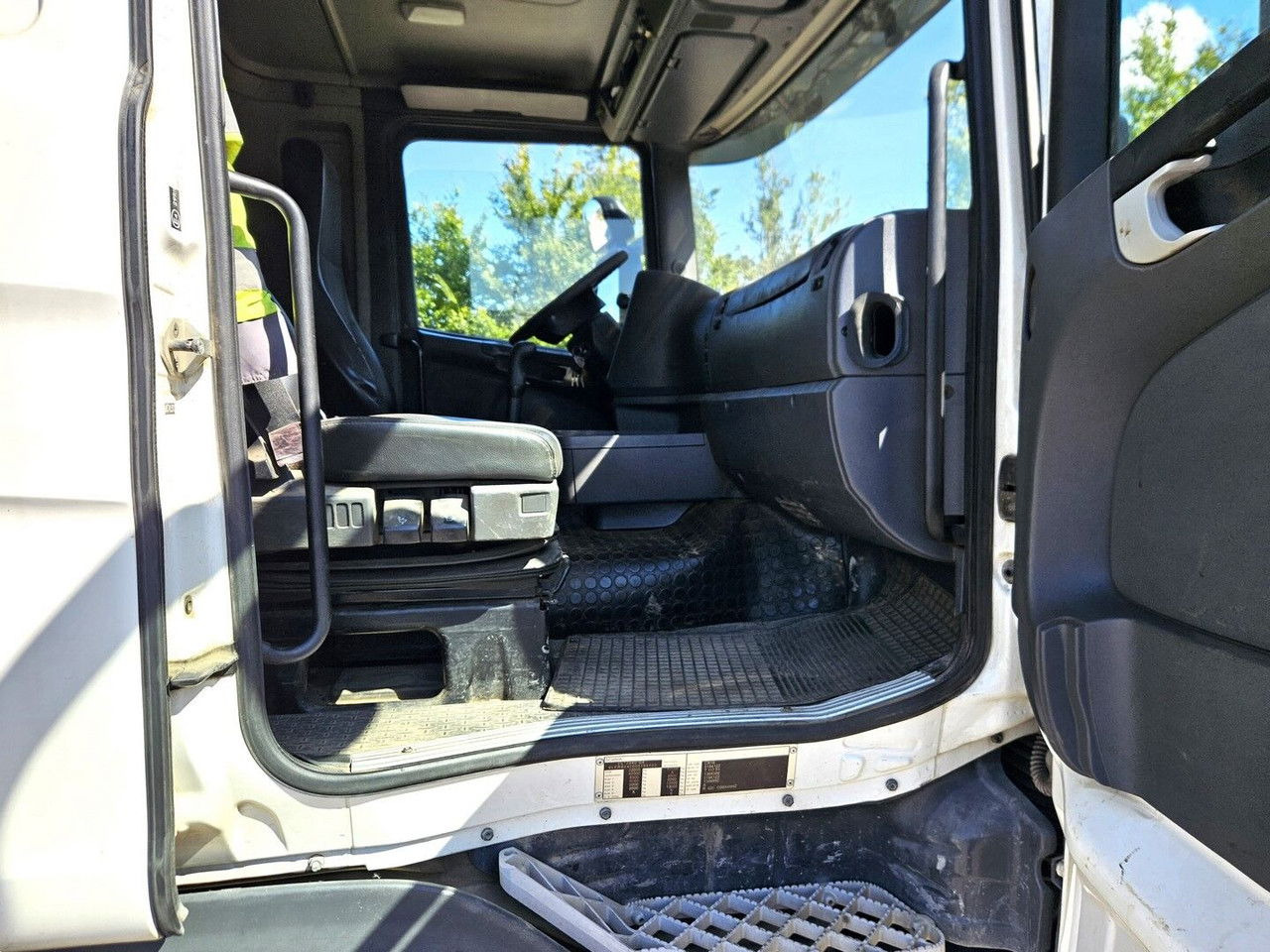 Arrendamiento de Scania R420 8x4 - Tipper - full spring - 2007 year Scania R420 8x4 - Tipper - full spring - 2007 year: foto 24 Arrendamiento de Scania R420 8x4 - Tipper - full spring - 2007 year Scania R420 8x4 - Tipper - full spring - 2007 year: foto 24