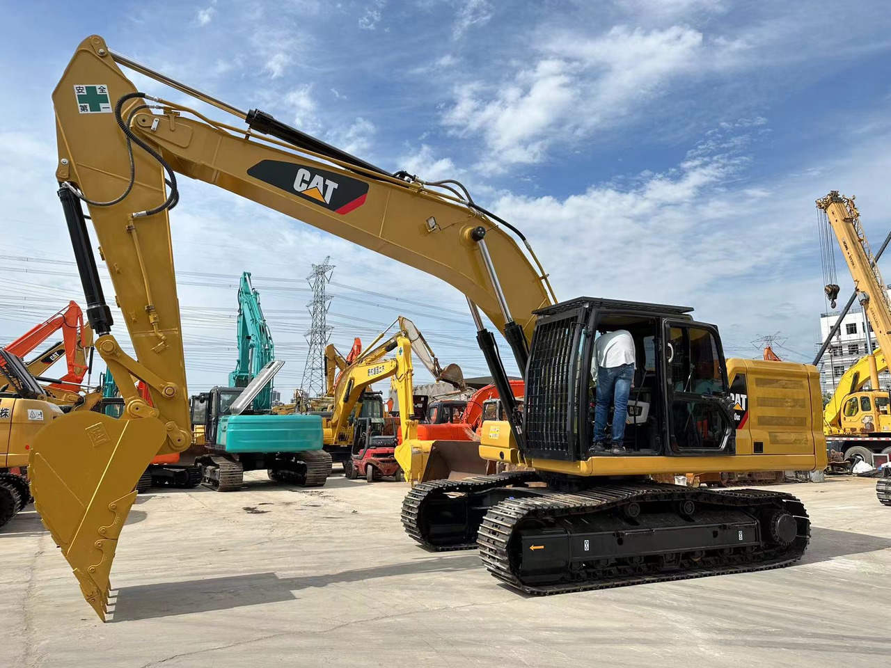 CATERPILLAR 330GC Used cat 330GC excavator - Excavadora de cadenas: foto 1 CATERPILLAR 330GC Used cat 330GC excavator - Excavadora de cadenas: foto 1
