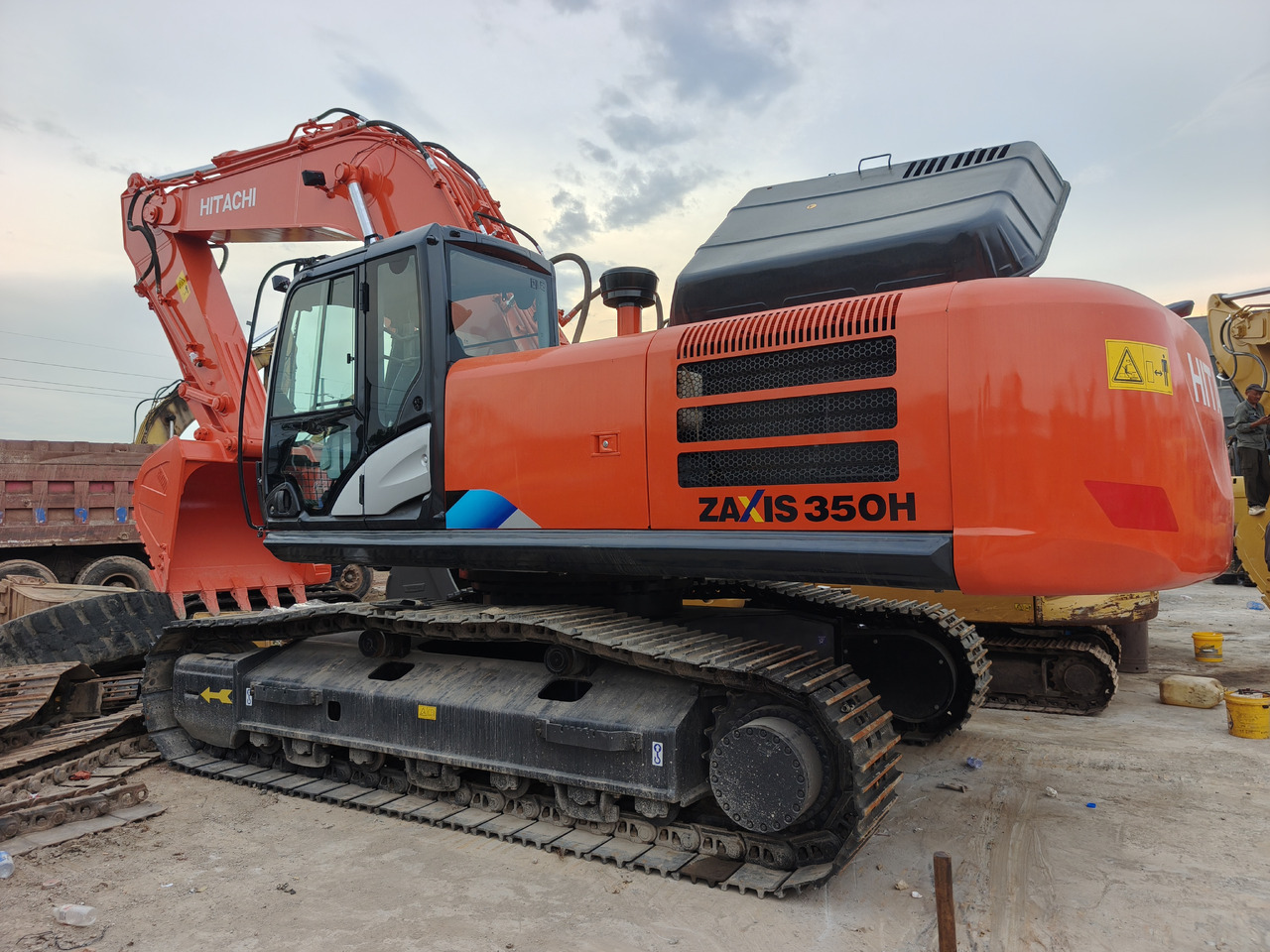 HITACHI ZX350H ZX350H-5G Used excavator - Excavadora de cadenas: foto 1 HITACHI ZX350H ZX350H-5G Used excavator - Excavadora de cadenas: foto 1