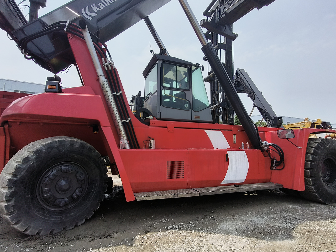 Maquinaria de construcción kalmar DRF450 Used container reach stacker: foto 6