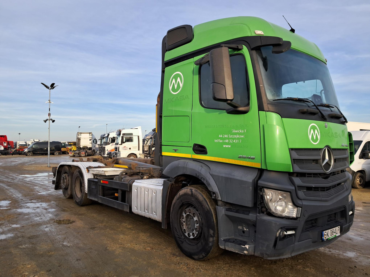 MERCEDES BENZ ACTROS HAKOWIEC - Camión multibasculante: foto 1 MERCEDES BENZ ACTROS HAKOWIEC - Camión multibasculante: foto 1
