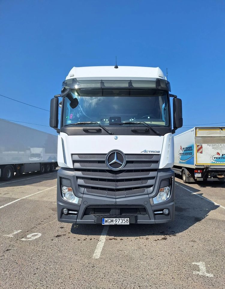 Mercedes-Benz Actros 1845 LSnRL z naczepą Fliegl - Camión lona: foto 3 Mercedes-Benz Actros 1845 LSnRL z naczepą Fliegl - Camión lona: foto 3