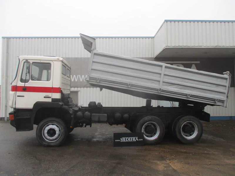 MAN 26 322 ZF Manual , 6x4 , 3 way tipper , Spring suspension - Camión volquete: foto 2 MAN 26 322 ZF Manual , 6x4 , 3 way tipper , Spring suspension - Camión volquete: foto 2