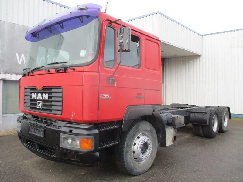 MAN F2000 26-414 , , 6x4 , ZF Manual , Spring suspension - Camión chasis: foto 1 MAN F2000 26-414 , , 6x4 , ZF Manual , Spring suspension - Camión chasis: foto 1