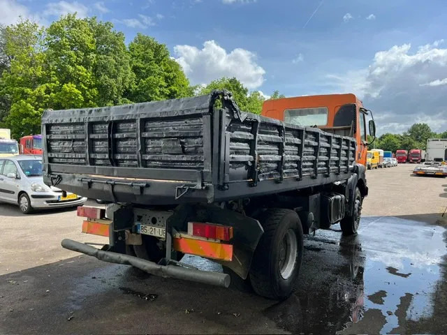 Renault Kerax 270 DCI , Manual , 3 way tipper , Spring suspension - Camión volquete: foto 3 Renault Kerax 270 DCI , Manual , 3 way tipper , Spring suspension - Camión volquete: foto 3