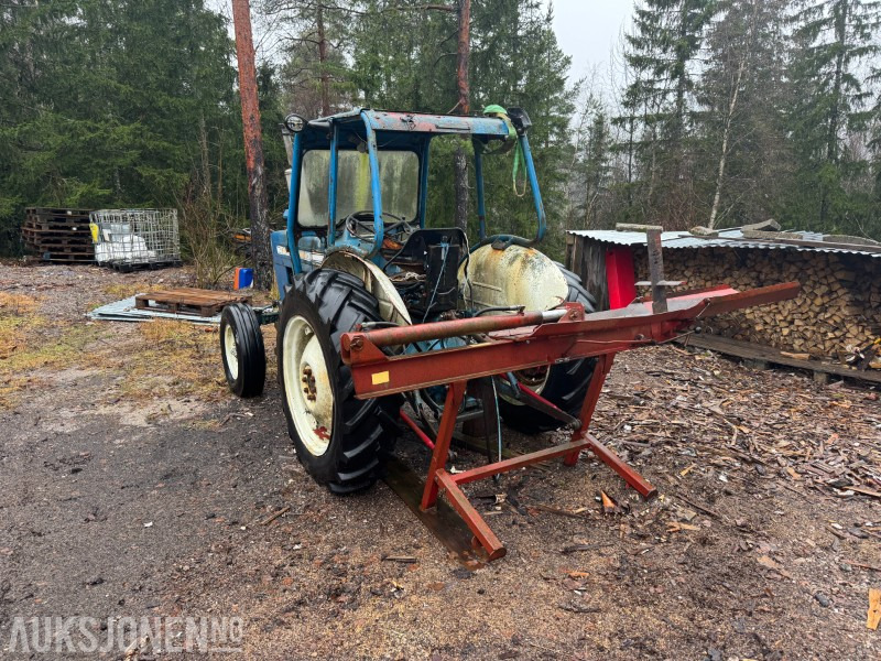 1972 Ford 3000 - Med vedkløyver - Tractor: foto 4 1972 Ford 3000 - Med vedkløyver - Tractor: foto 4