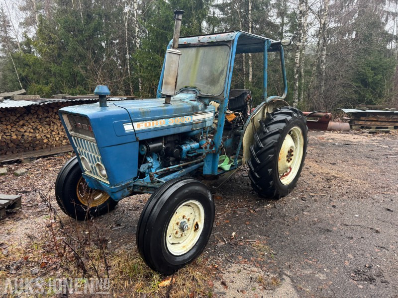 1972 Ford 3000 - Med vedkløyver - Tractor: foto 1 1972 Ford 3000 - Med vedkløyver - Tractor: foto 1