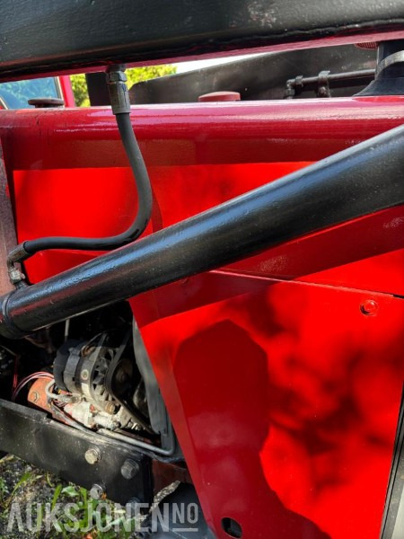 1981 Massey Ferguson 265 MVA FRI Igland pallegaffel SKUFFE Hydraulisk toppstag - Tractor: foto 5 1981 Massey Ferguson 265 MVA FRI Igland pallegaffel SKUFFE Hydraulisk toppstag - Tractor: foto 5