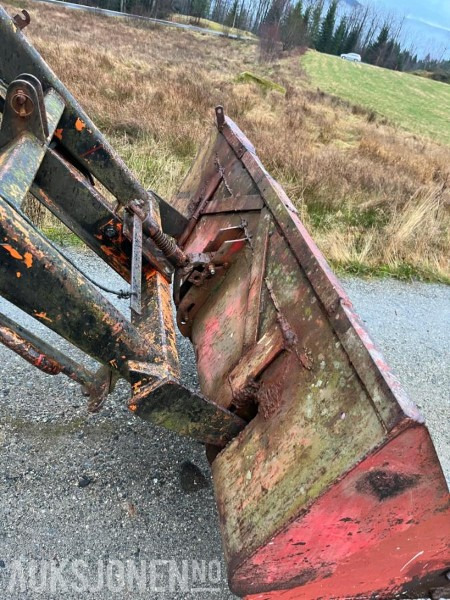 1981 Zetor 6945 med laster Skuffe og kjettinger - Tractor: foto 5 1981 Zetor 6945 med laster Skuffe og kjettinger - Tractor: foto 5