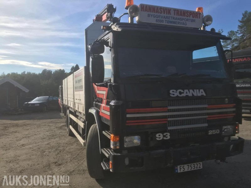 1994 Scania P-93 M - Planbil med bakmontert kran - Palfinger PK 7501 - Camión grúa: foto 1 1994 Scania P-93 M - Planbil med bakmontert kran - Palfinger PK 7501 - Camión grúa: foto 1