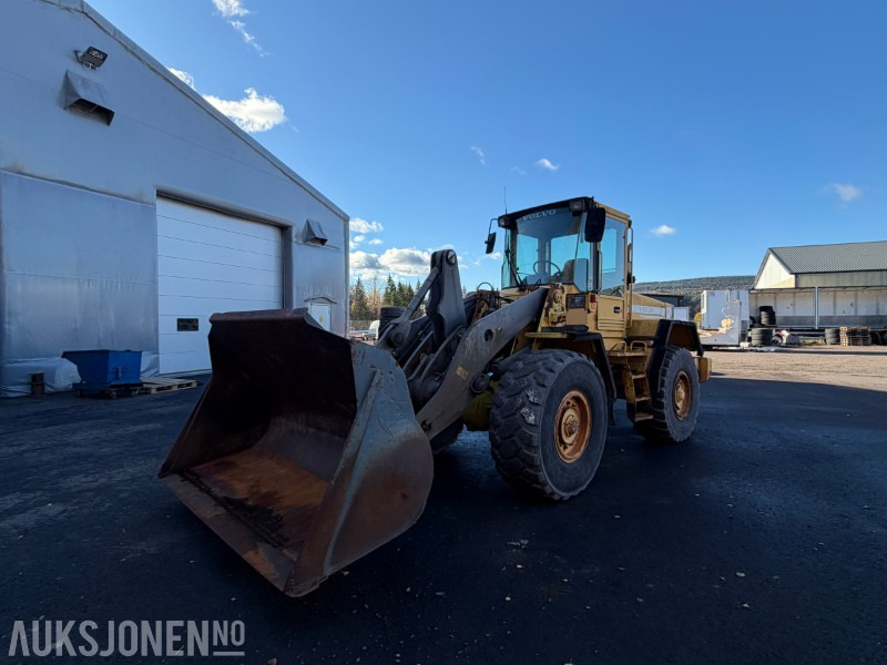 1997 Volvo L90C hjullaster med skuff 250 cm - får ny sertifisering - Cargadora de ruedas: foto 2 1997 Volvo L90C hjullaster med skuff 250 cm - får ny sertifisering - Cargadora de ruedas: foto 2