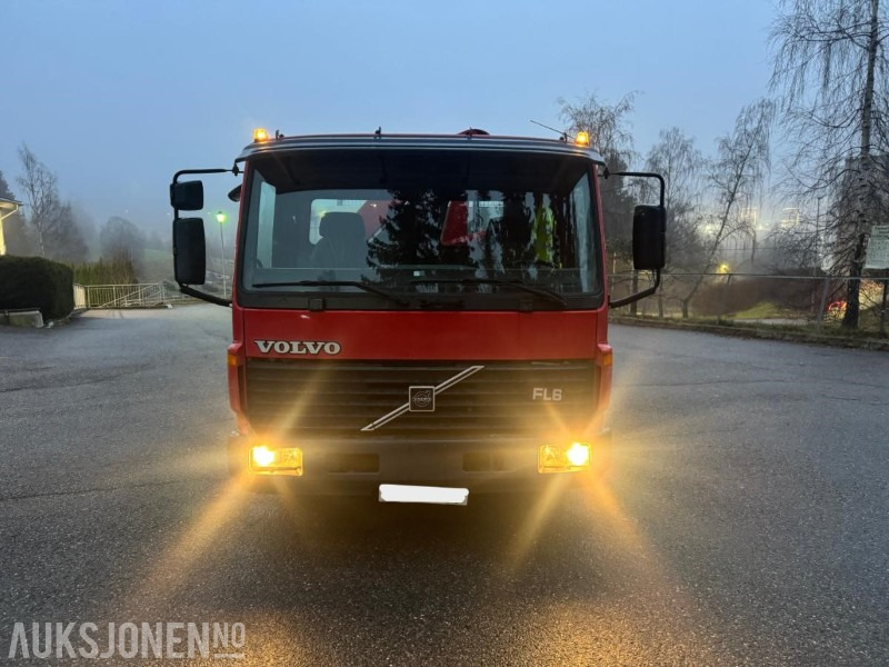 2000 Volvo FL611 med kran og plan KUN 98.766km EU OK TIL 09.12.2026 - Camión grúa: foto 3 2000 Volvo FL611 med kran og plan KUN 98.766km EU OK TIL 09.12.2026 - Camión grúa: foto 3