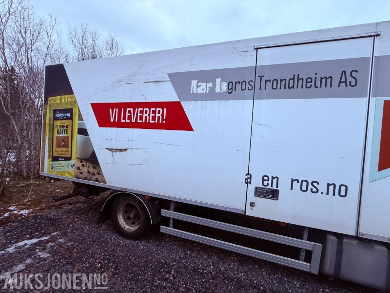 2005 Scania P270 Skapbil - 4X2 200000 km - EURO 3 200015 km m/ Kjølesystem - Camión caja cerrada: foto 5 2005 Scania P270 Skapbil - 4X2 200000 km - EURO 3 200015 km m/ Kjølesystem - Camión caja cerrada: foto 5