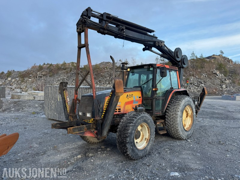 2005 Valmet 8100 Krantraktor - Hiab 099-4XS HiDuo med fjernstyring - Tractor: foto 2 2005 Valmet 8100 Krantraktor - Hiab 099-4XS HiDuo med fjernstyring - Tractor: foto 2