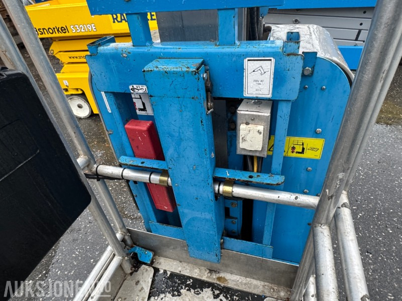 Plataforma elevadora 2006 Genie GR-12 5,5m mastelift: foto 13 Plataforma elevadora 2006 Genie GR-12 5,5m mastelift: foto 13